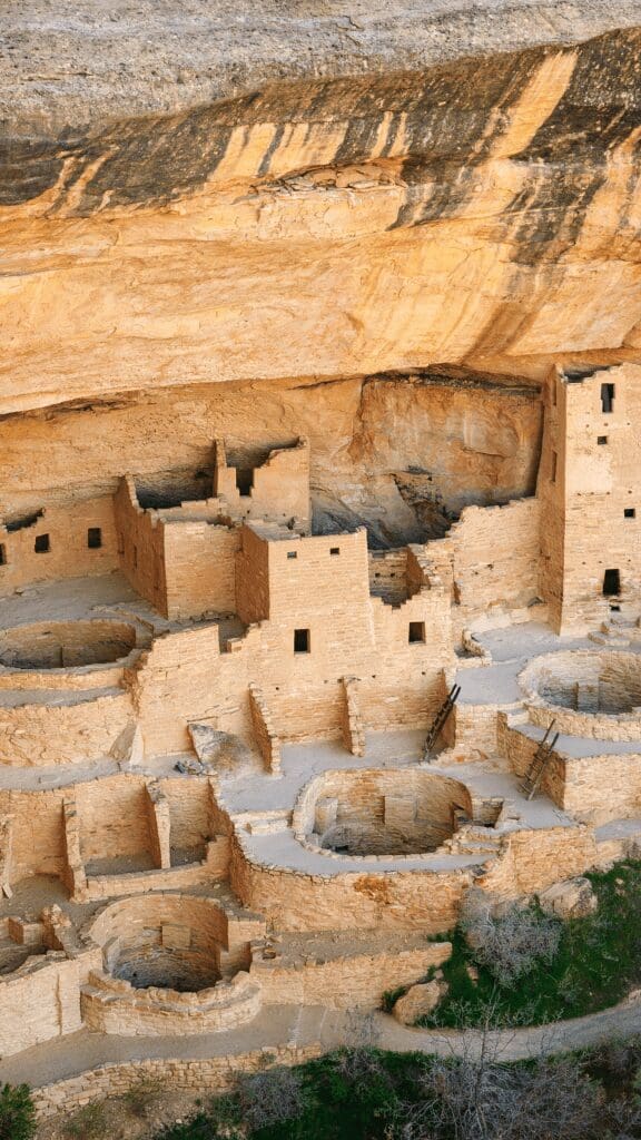 view of homes in cliffs