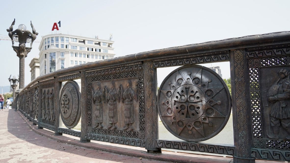 a close up view of the bridge's artwork in bronze
