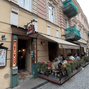 Sidewalk restaurant with covering and seating area