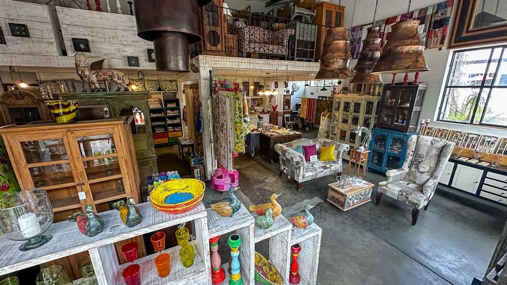 A store in the Fabrica La Aurora.