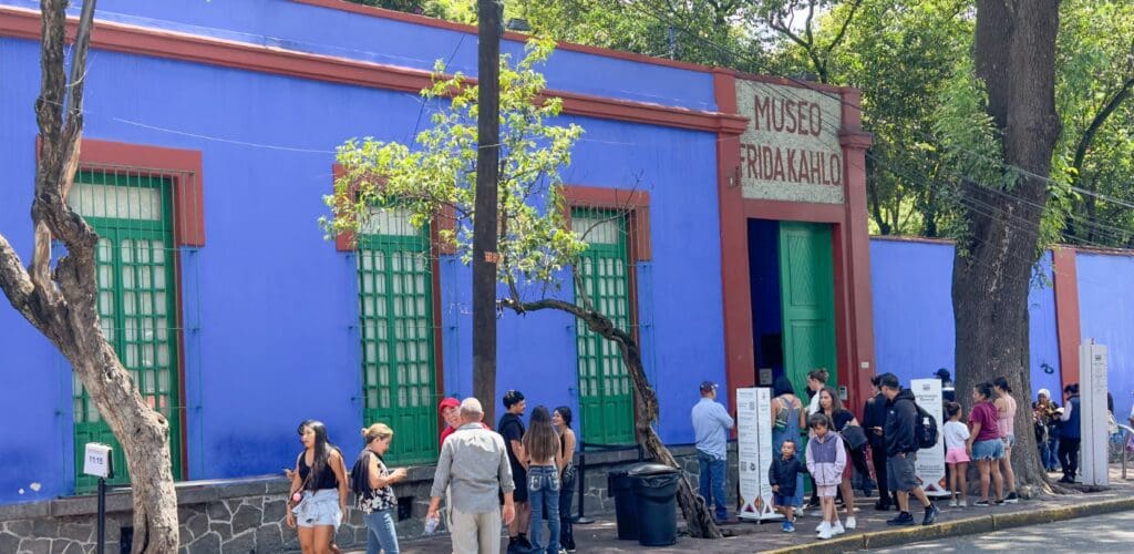 A blue building Frida Kahlo Museum.