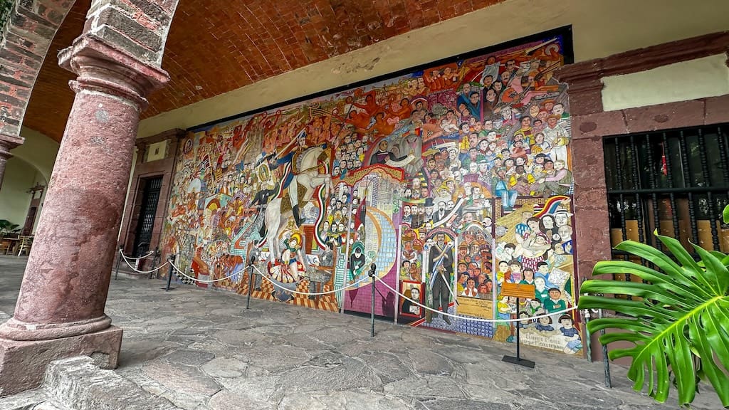 A mosaic at the Instituto Allende.